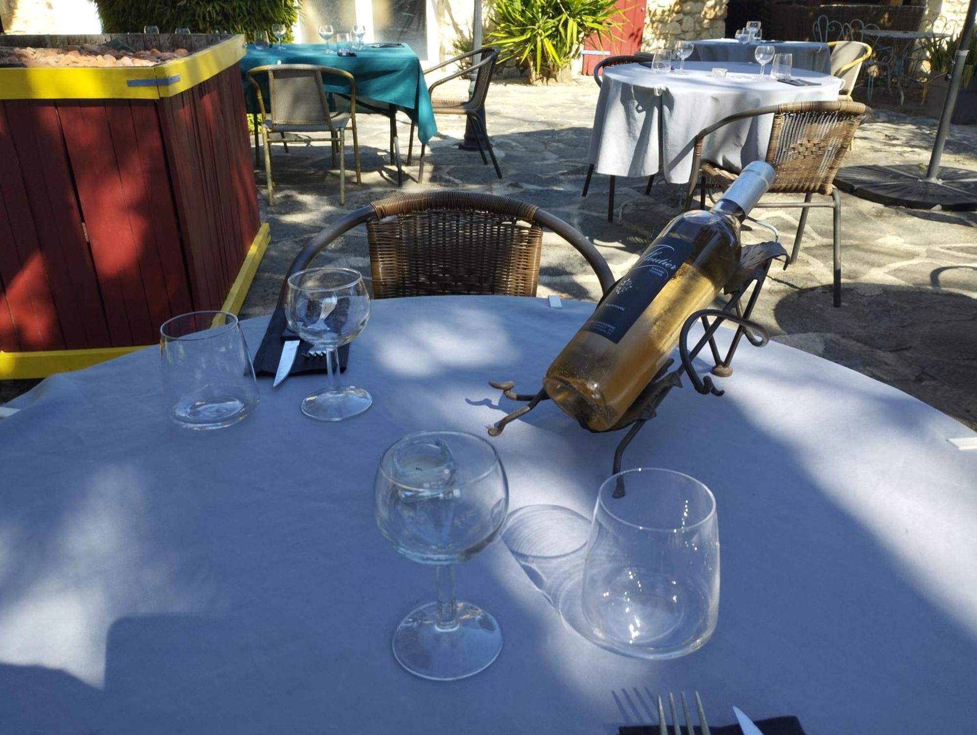 Logis Hotel Restaurant L'Esquielle Saint-Genies-de-Malgoires Eksteriør billede