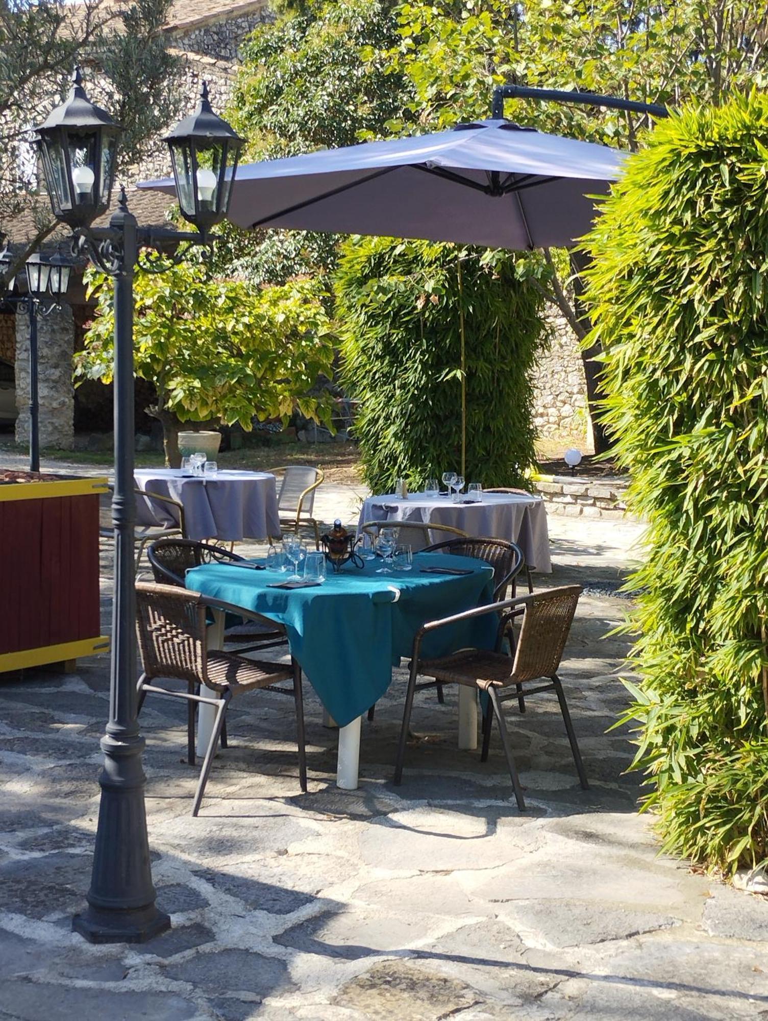 Logis Hotel Restaurant L'Esquielle Saint-Genies-de-Malgoires Eksteriør billede