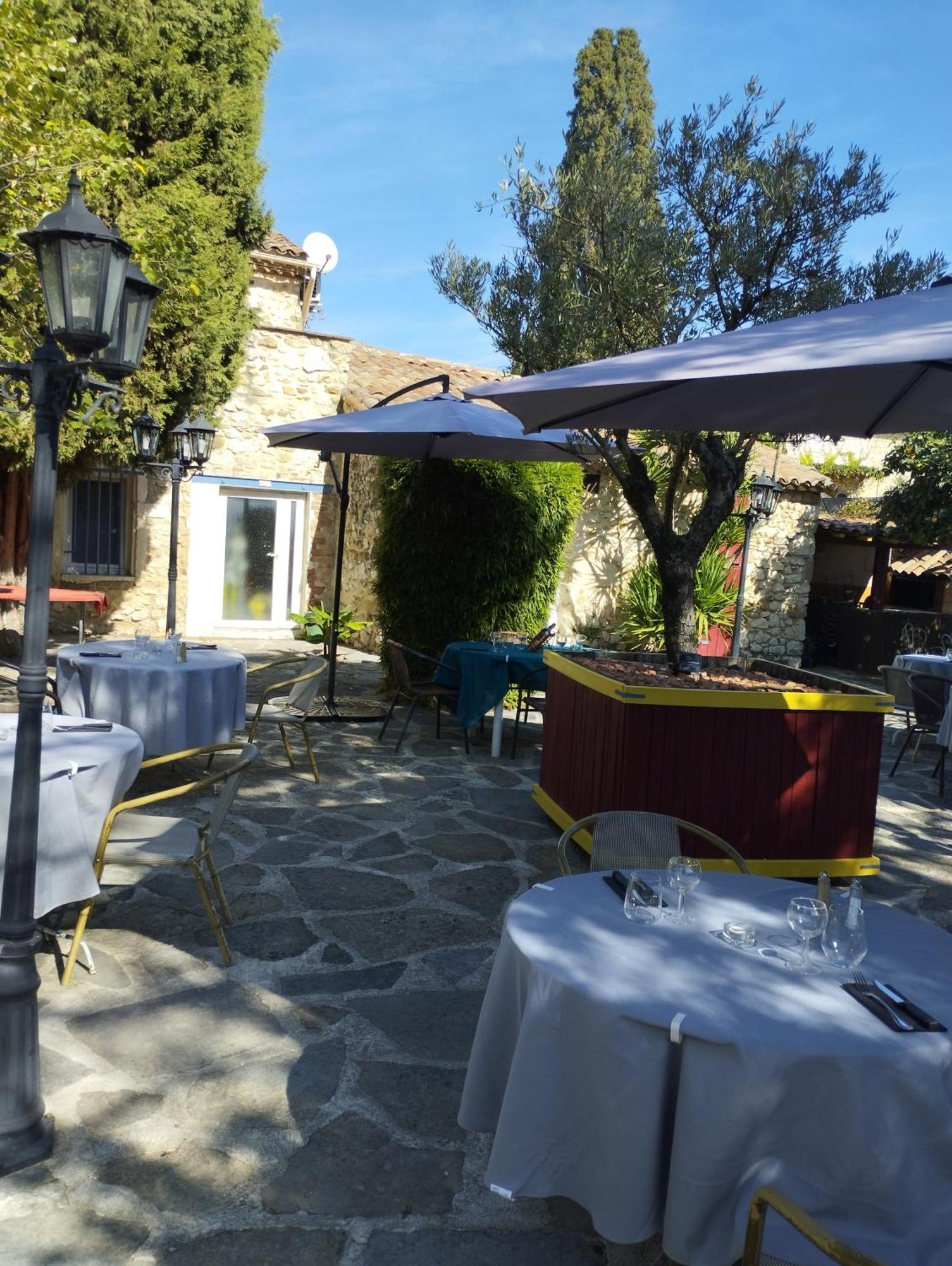 Logis Hotel Restaurant L'Esquielle Saint-Genies-de-Malgoires Eksteriør billede