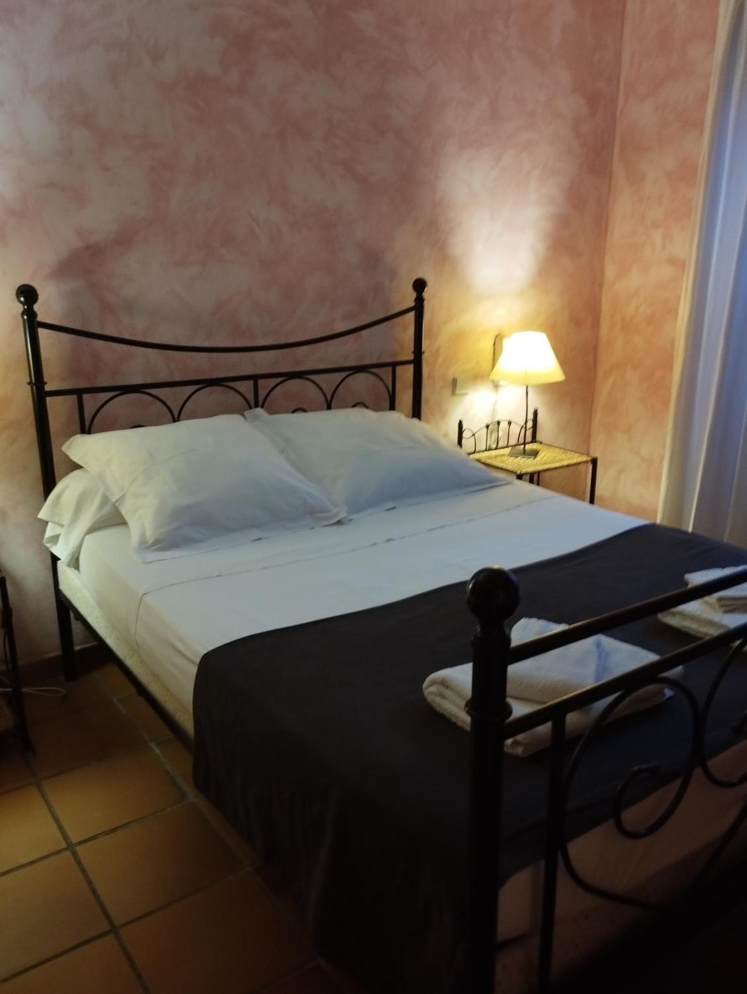 Logis Hotel Restaurant L'Esquielle Saint-Genies-de-Malgoires Eksteriør billede