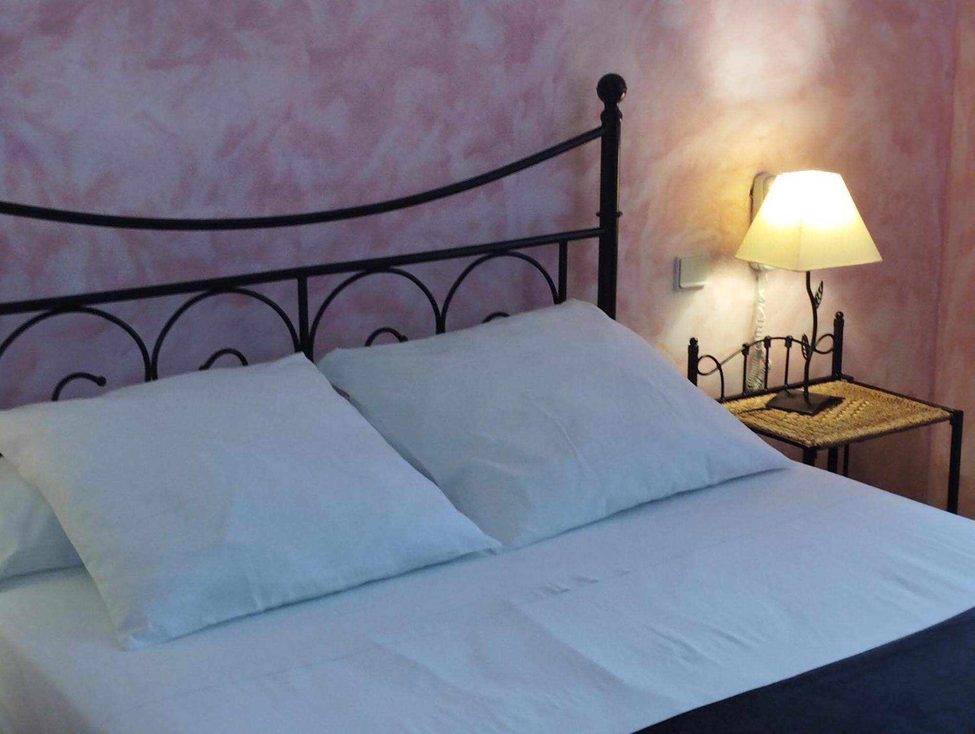 Logis Hotel Restaurant L'Esquielle Saint-Genies-de-Malgoires Eksteriør billede