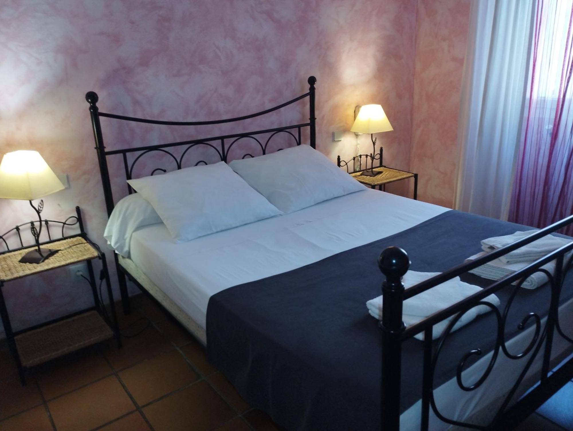 Logis Hotel Restaurant L'Esquielle Saint-Genies-de-Malgoires Eksteriør billede