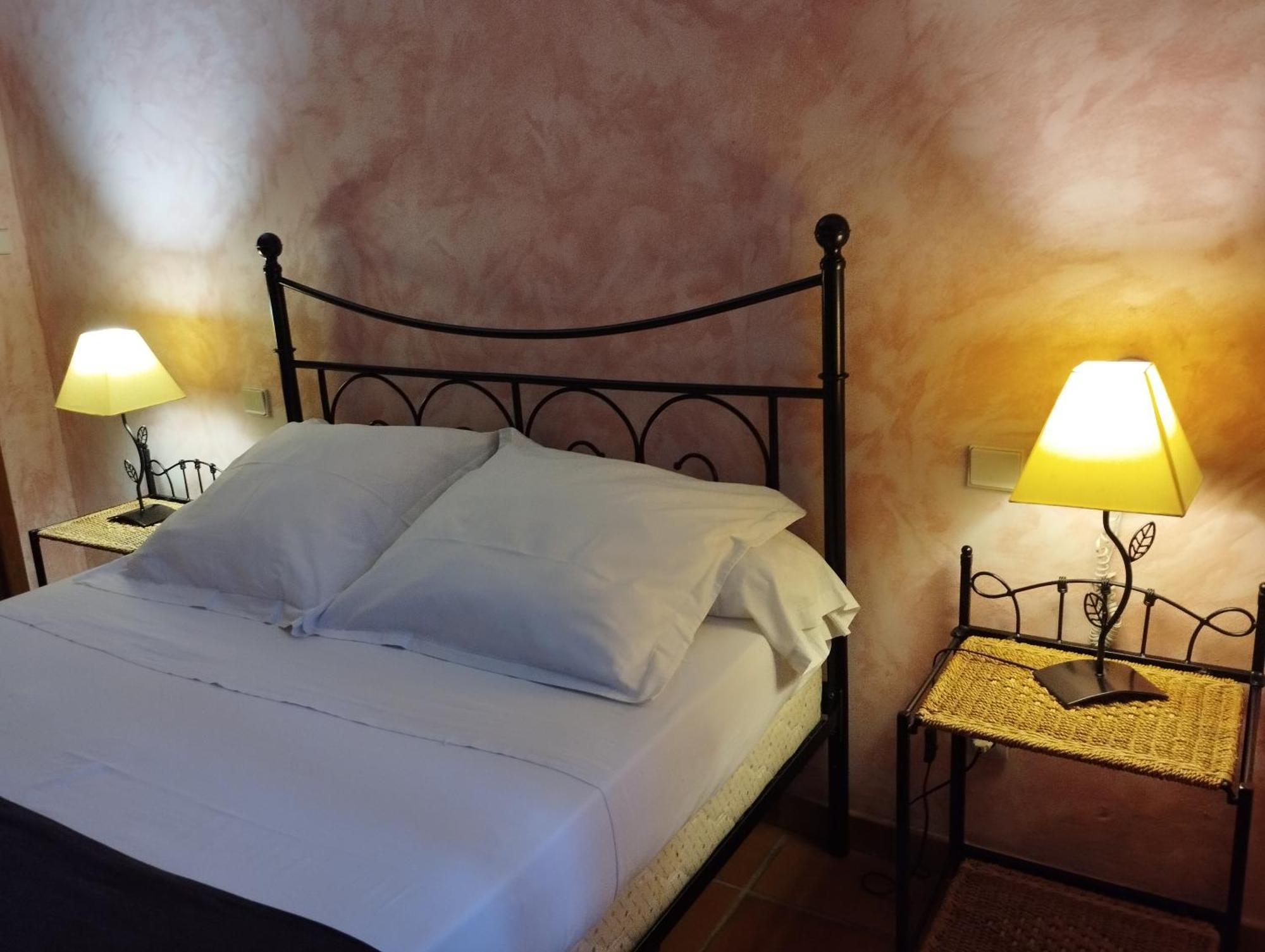 Logis Hotel Restaurant L'Esquielle Saint-Genies-de-Malgoires Eksteriør billede