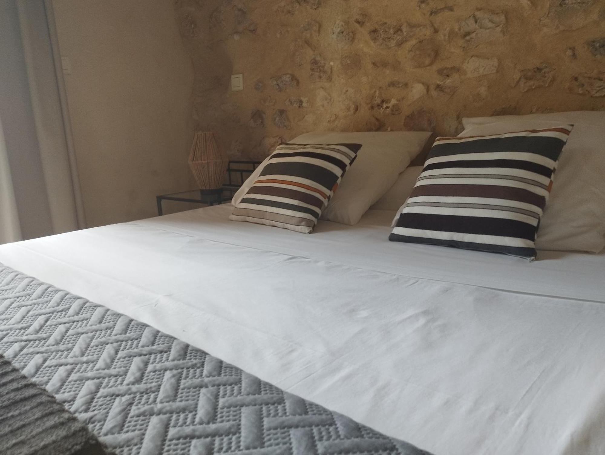 Logis Hotel Restaurant L'Esquielle Saint-Genies-de-Malgoires Eksteriør billede