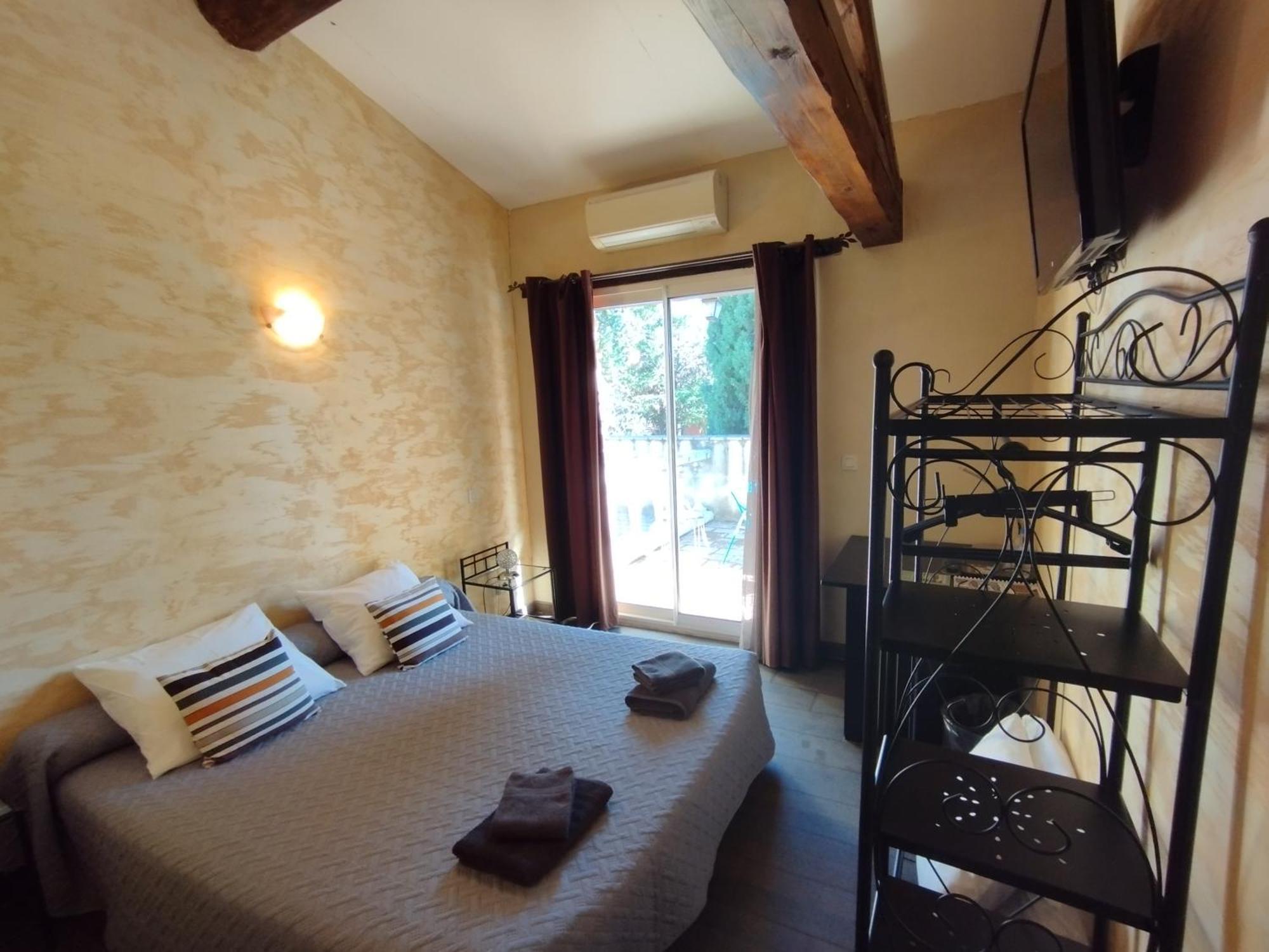 Logis Hotel Restaurant L'Esquielle Saint-Genies-de-Malgoires Eksteriør billede